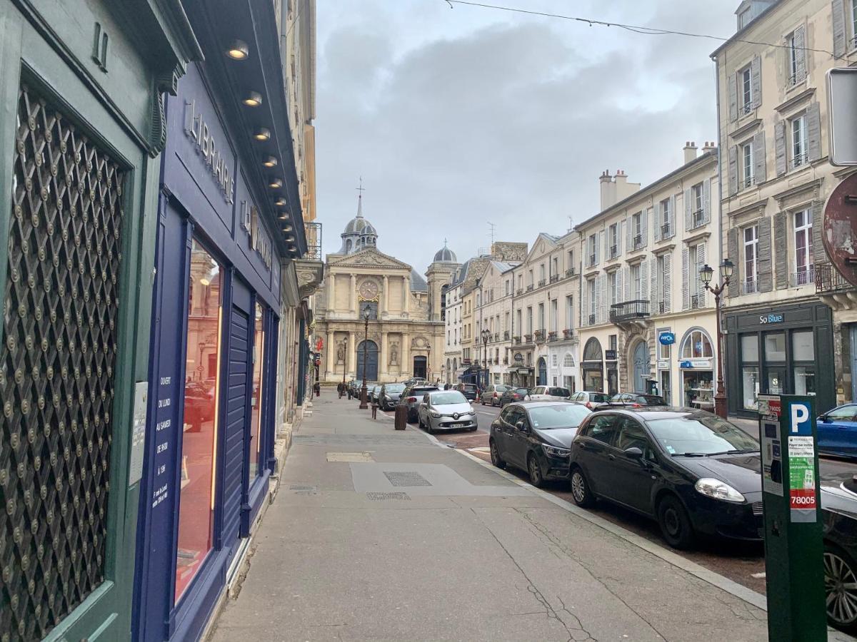 Appartement Versailles Quartier Notre Dame Au Pied Du Chateau Avec Parking Exterior foto